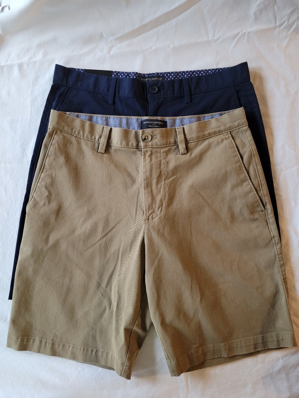 Banana Republic Men's Set of Aiden Shorts Slim Fit in Khaki(like New) Navy(NWT)